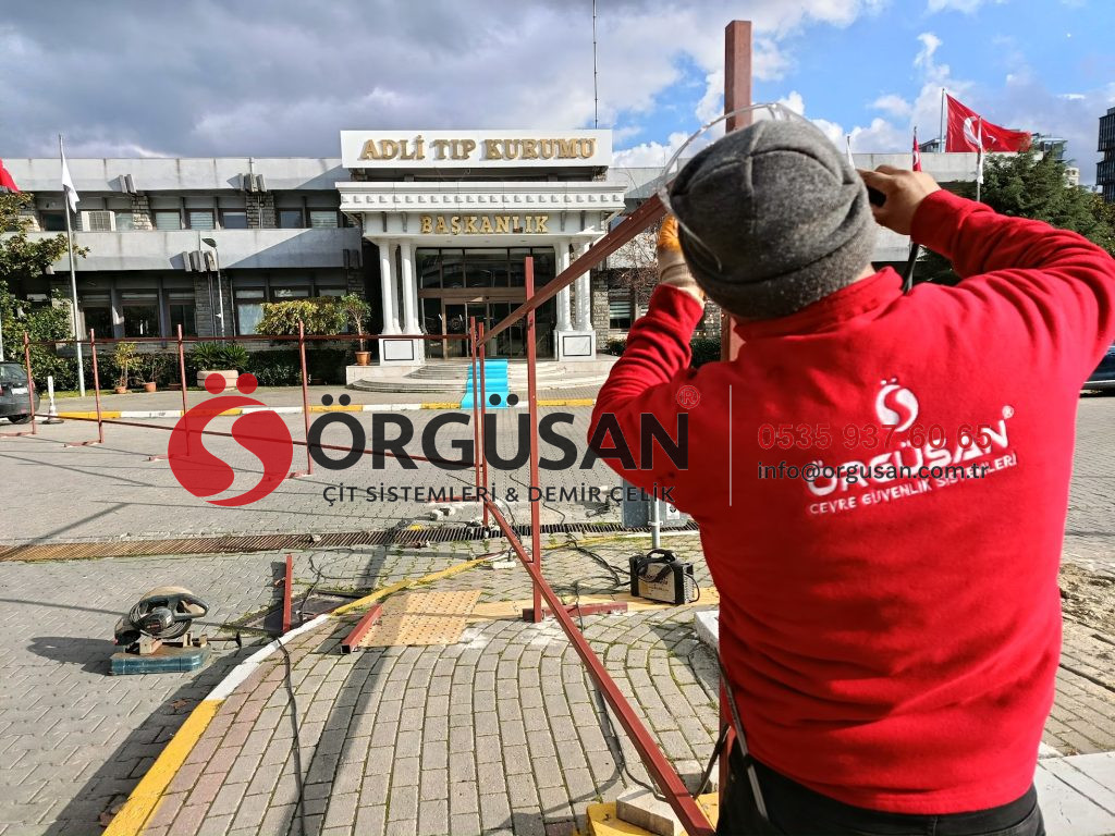 ÖRGÜSAN ekibinin trapez sac pano montajı